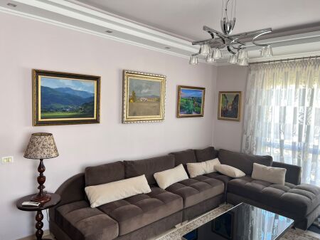 🏠Kodra e Diellit,jepet me qera apartament 2+1+garazhd, i mobiluar : 850Euro