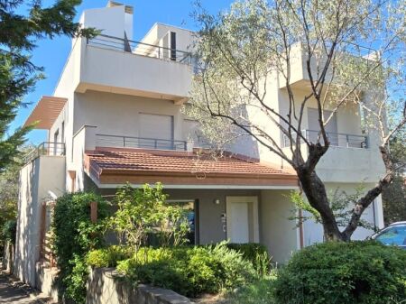 🏡 VILLA ARREDATA SU 3 PIANI IN VENDITA – LUNDËR, VICINO A TEG