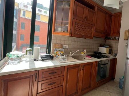 Jepet me qera apartament 1+1 21 dhjetori    [ID VV 007