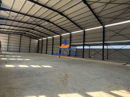 CAPANNONE INDUSTRIALE IN AFFITTO + AREA PARCHEGGIO 1.150 M2 "VIA MYSLYM KETA" 8000 EURO