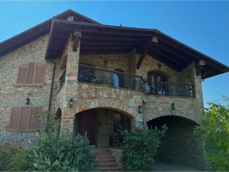 Luxury Stone Villa in Ndroq 950,000 €