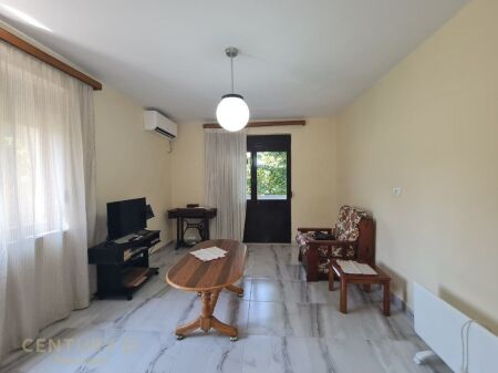 Shitet apartament 2+1 tek Rruga Mine Peza , kryqesim Rruga Milan Shuflaj , Rruga e Durresit , Zogu i Zi .