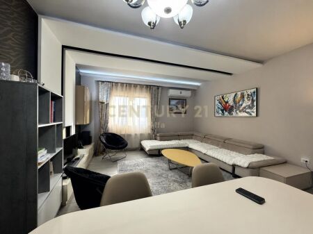 Shitet Apartament 4+1+2 në Fresk – Arredim Modern