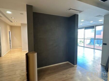  AMBIENTE PREMIUM IN AFFITTO – DI FRONTE A COIN