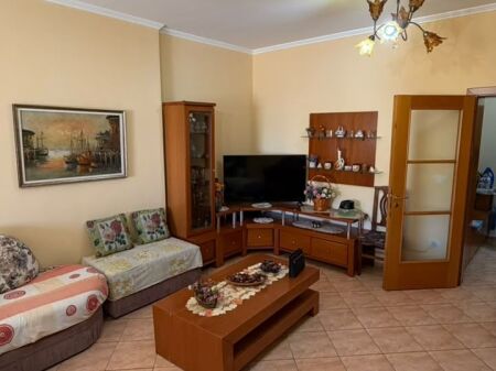 SHITET APARTAMENT 2+1+2 PRANE POLIKLINIKES, DURRES