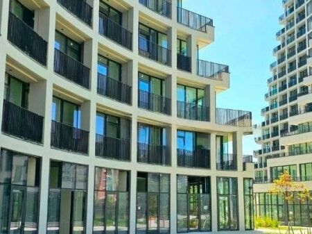 🏢 FOR RENT – COMMERCIAL SPACE | LAKE VIEW