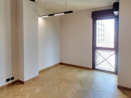 🏢 JEPET ME QIRA – ZYRË NË QENDËR 📍