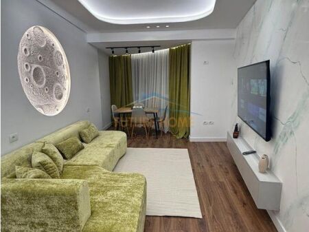 Shitet , Apartament 1+1, Unaza e Re, Tiranë.