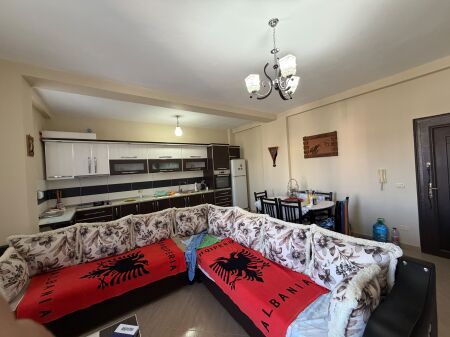 Shitet Apartament 1+1 ne Plazh