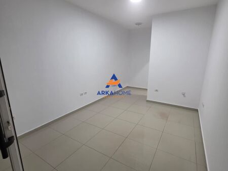 IN AFFITTO UNITÀ / NEGOZIO / UFFICIO 25 M2 "VASIL SHANTO" 42.000 LEKE