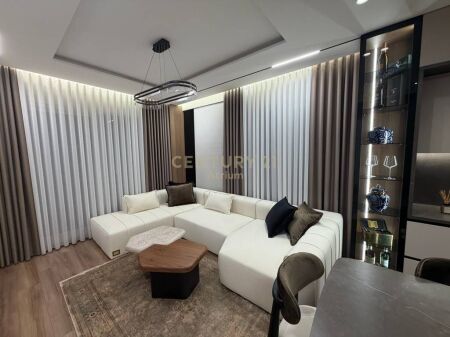 PENTHOUSE ESCLUSIVO 300 m2 IN VENDITA+2 POSTI AUTO | CENTRO KAMËZ 420.000 €