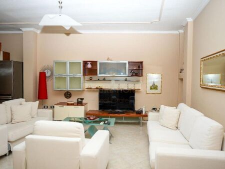 Affitto, Appartamento 3+1+2, Via Bardhok Biba, Centro, Tirana