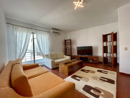 Affittasi appartamento 2+1 Centro "Kristal" (60.000 lek/mese), Comune di Parigi