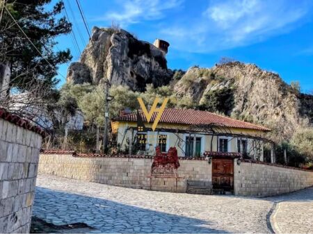 TERRENO IN VENDITA 2.800 M2 A PETRELE 31.500.000 LEKE