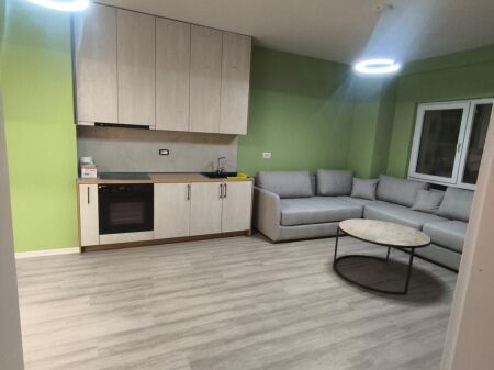 Jepet me qera 1+ 1  650 euro