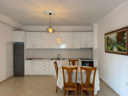 Apartament 2+1  Me Qera Afatgjatë - Lungomare , shkolla 1-Maj, Vlorë