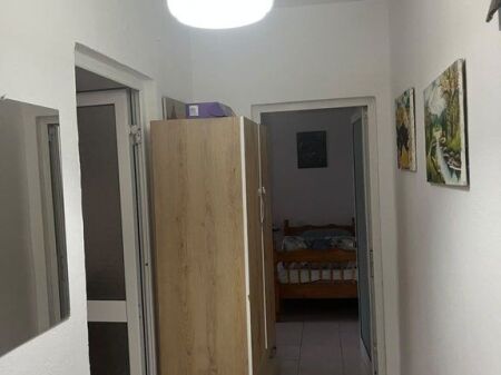 🏡 GARSONIERE ME QIRA – RRUGA BARDHYL
