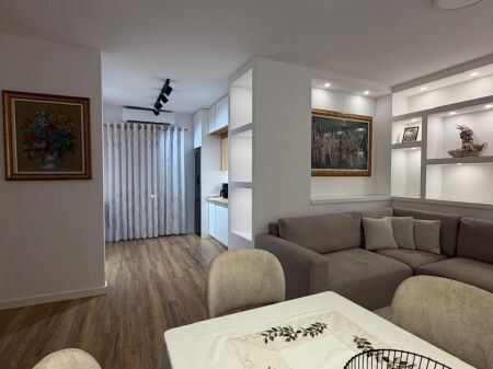 Astir tek 2 rrotondot, jepet me qera apartament 2+1.