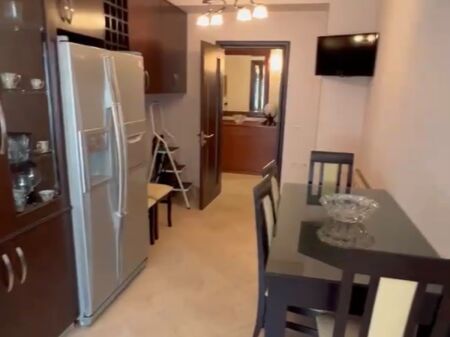 Komuna e Parisit Apartament 2+1 me qira