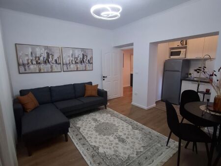 Pas Ish Restorant Durresi jepet me qera apartament 1+1,i sapo mobiluar 60,000 Leke   