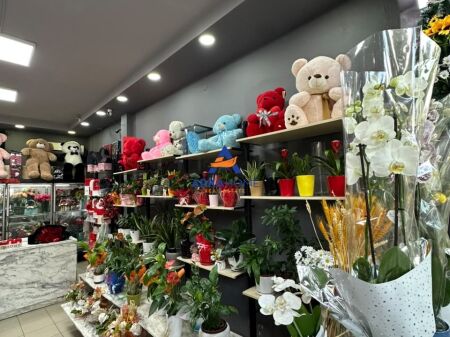 BUSINESS FOR SALE – FLOWER & DECORATION SHOP 50 M2 "VASIL SHANTO" 700,000 LEKE