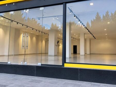 SHOP FOR RENT 130 M2 VASIL SHANTO 300,000 LEKE FH-94494