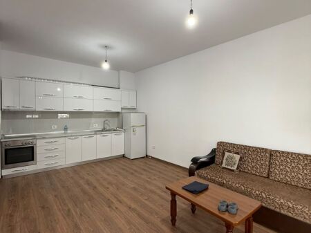 Apartament me qera 1+1