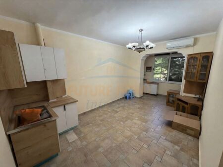 Shitet, Apartament 1+1, Rruga Bardhyl, Tiranë.