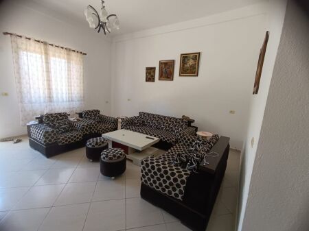 JEPET ME QIRA APARTAMENT 2+1 NE KAT VILE AFER TRAFOS 220 V TEK BULEVARDI I RI, TIRANË  ID 5632