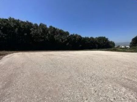 Land for rent for business use in Vaqarr-Pezë