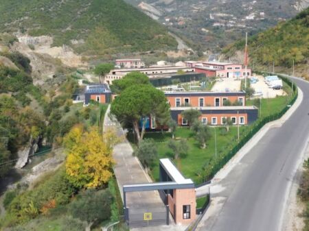 Magazine for rent at Rruga e Arbrit, opposite Fundjave Ndryshe, Tufine! 80,000 lek!