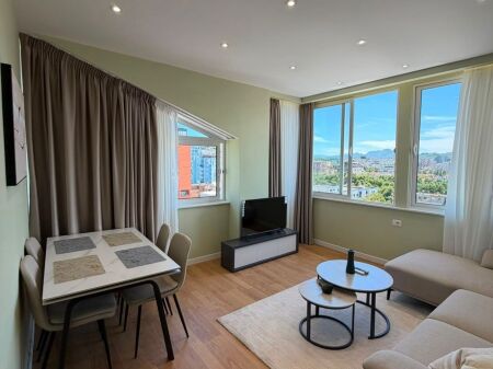 Apartament 2+1 per shitje, Myslym Shyri, buze rruge !