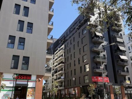 Shop for rent on the street side at Trio Towers Complex, Don Bosko Street! 1000 euros net!