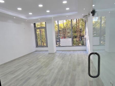 Qera | Ambjent Biznesi | Bulevardi Bajram Curri | 600 €/muaj