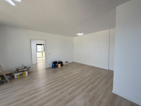 Affittasi appartamento 2+1+2+2 con balconi per ufficio presso il Complesso Akses Tirana, ex Dogana! 80.000 Leke!