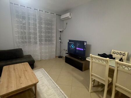 Jepet me qera Apartament 1+1 Misto Mame