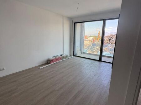 🏠 Shitet Apartament 1+1 te Ish-Dogana  📍 Adresa: Ish-Dogana 🏢 Kompleksi: Akses