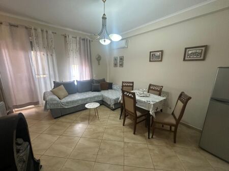 Rruga Kongresi i Manastirit,prane Pediatrise  jepet me qera apartament 1+1i mobiluar. 50,000Leke