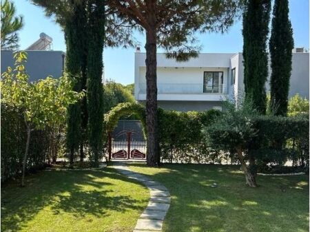 LURA 2 SELLING SUPER ADJACENT VILLAS LINE 2 568,500 € or 51,900,000 Lekë
