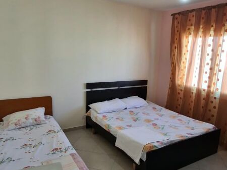 JEPET ME QIRA APARTAMENT 3+1 – STACIONI I DYTË, PLAZH!
