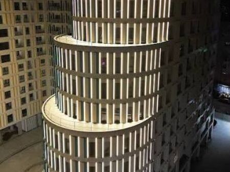 Shitet apartament 2+1+2 tek Kompleksi Sinani , Zogu i Zi