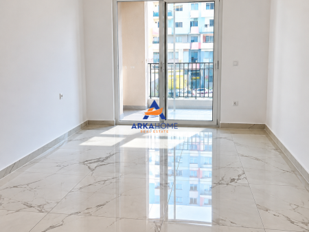 AFFITTASI AMBIENTE PER UFFICIO 79 M2 " VIA DRITAN HOXHA VICINO KUPOLES " 45.000 LEKE