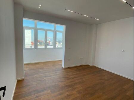 Shitet,Apartament 1+1, 21 Dhjetori, Tirane