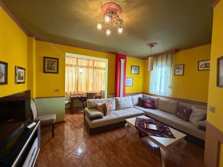 Jepet Apartament 1+1 me qera te Shkembi Kavajes