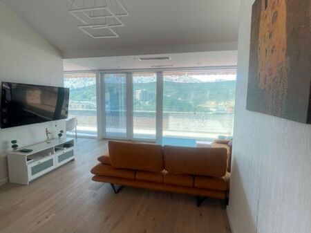 Shitet,Apartament Duplex,Liqeni i Thate, Tirane.