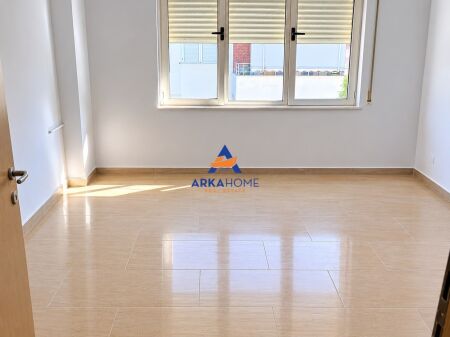 AFFITTASI APPARTAMENTO 3+1 + BALCONE " LAGO ASCIUTTO " 655 EURO