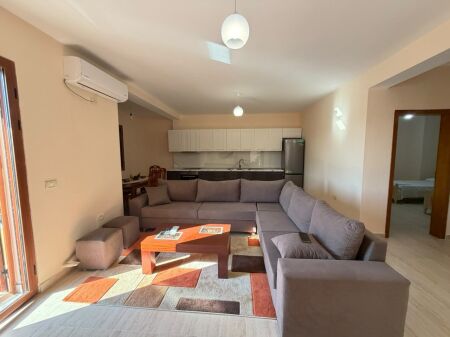 Apartament 2+1  Me Qira prane Spitalit Amerikan 1