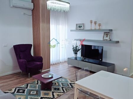 SHITET PAPAFINGO 2+1 – VERANDË PRIVATE 90 m²