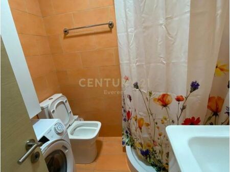 RRUGA 5 MAJI, APARTAMENT 1+1 PER QIRA 550 € /Muaj 50,000 Lekë /Muaj Sip. Totale  51m2