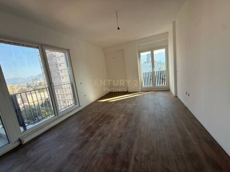 Shesim Apartament 2+1+2 Rruga e Kavajes! 285,000 € Sip. Totale  98m2